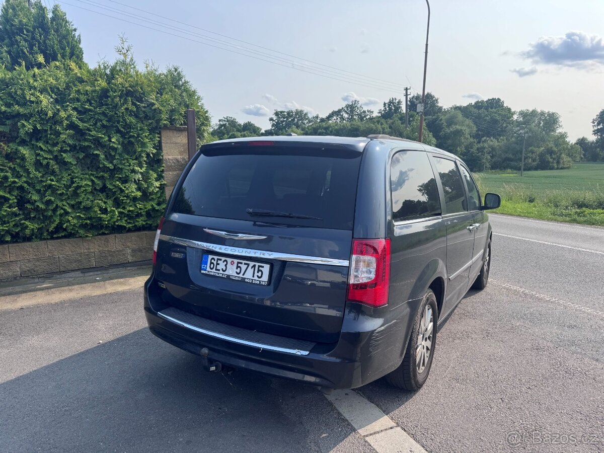Chrysler Town Country 3,6 RT DVD Stown Kůže 2014 - 4