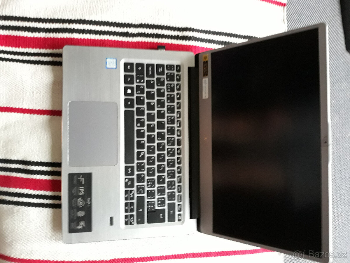 Funknční notebook Acer - 4