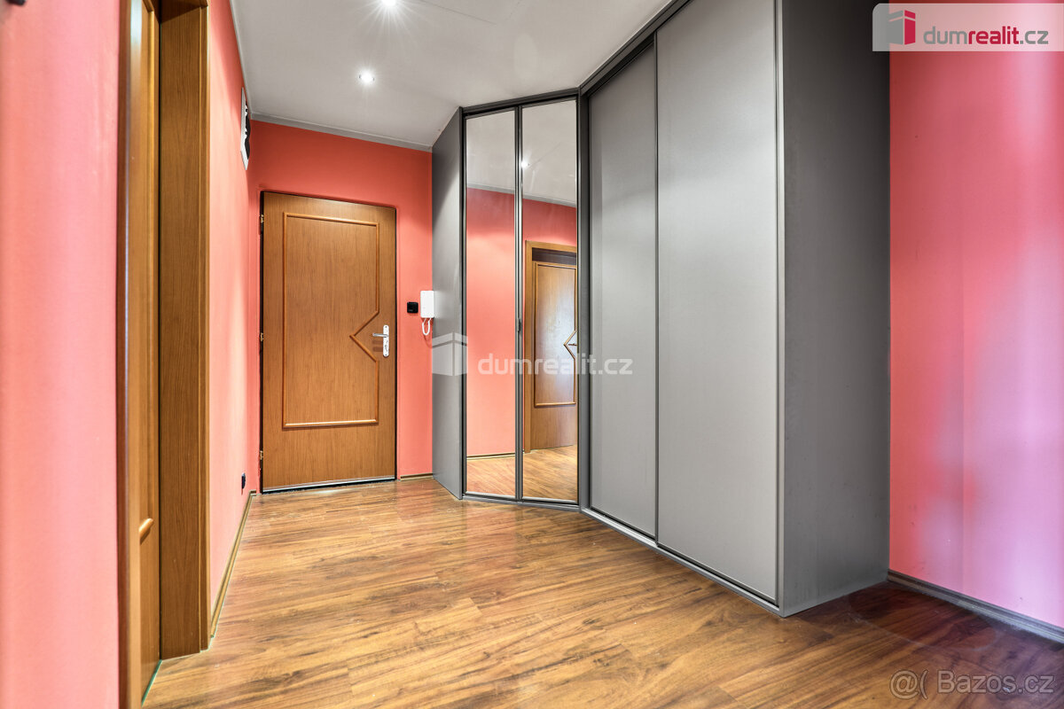 Prodej bytu 3+kk v Nové Roli - 4