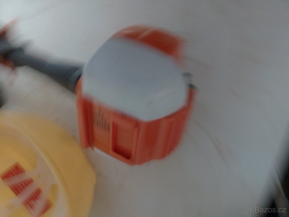 Dětská pila, křovinořez a helma - 4