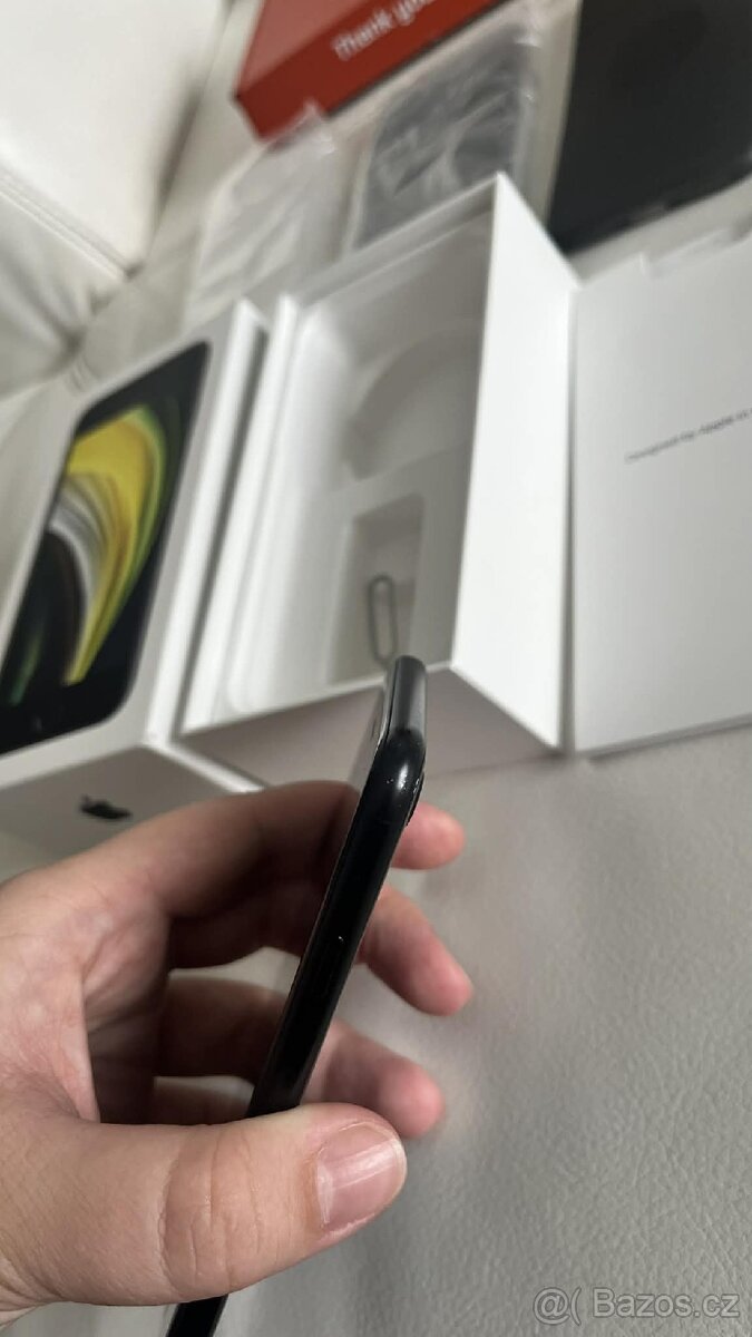 Iphone SE 2020 64GB Top stav - 4
