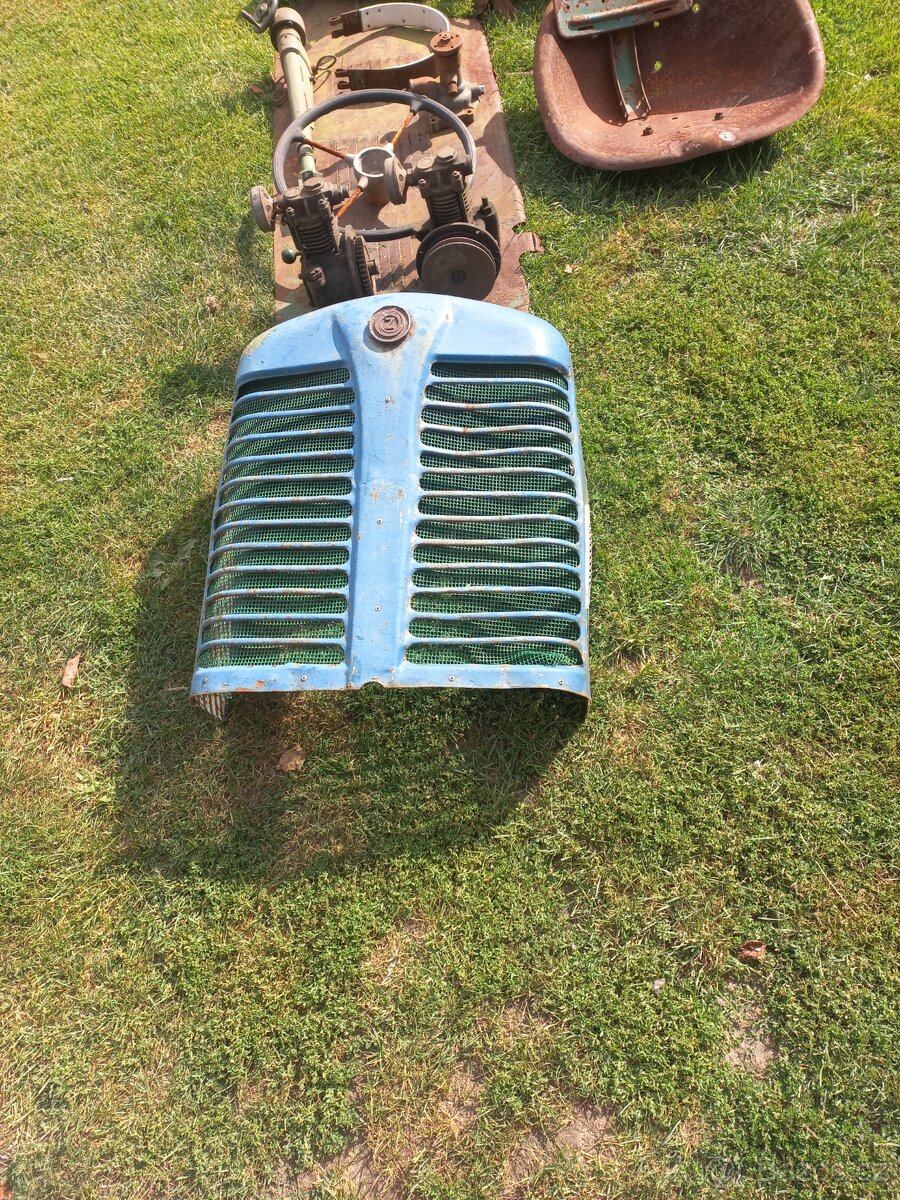 Díly na traktor - 4