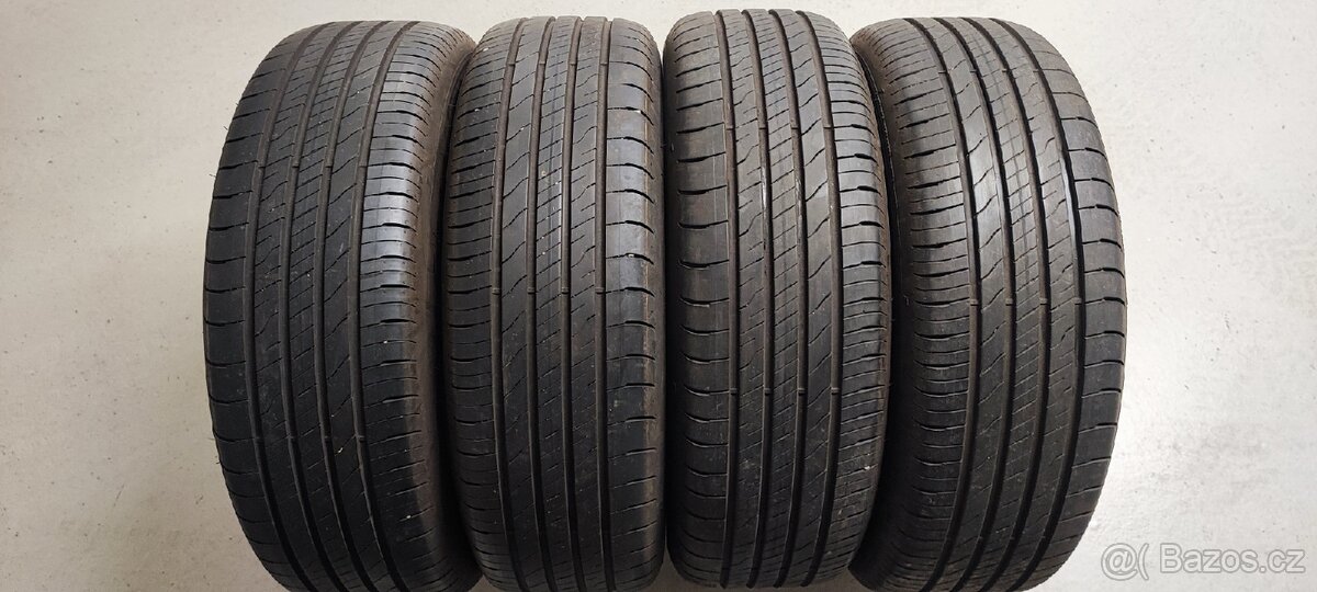 Jako nové 215/60/17 Goodyear Efficient Grip 2 SUV, DOT 4623. - 4