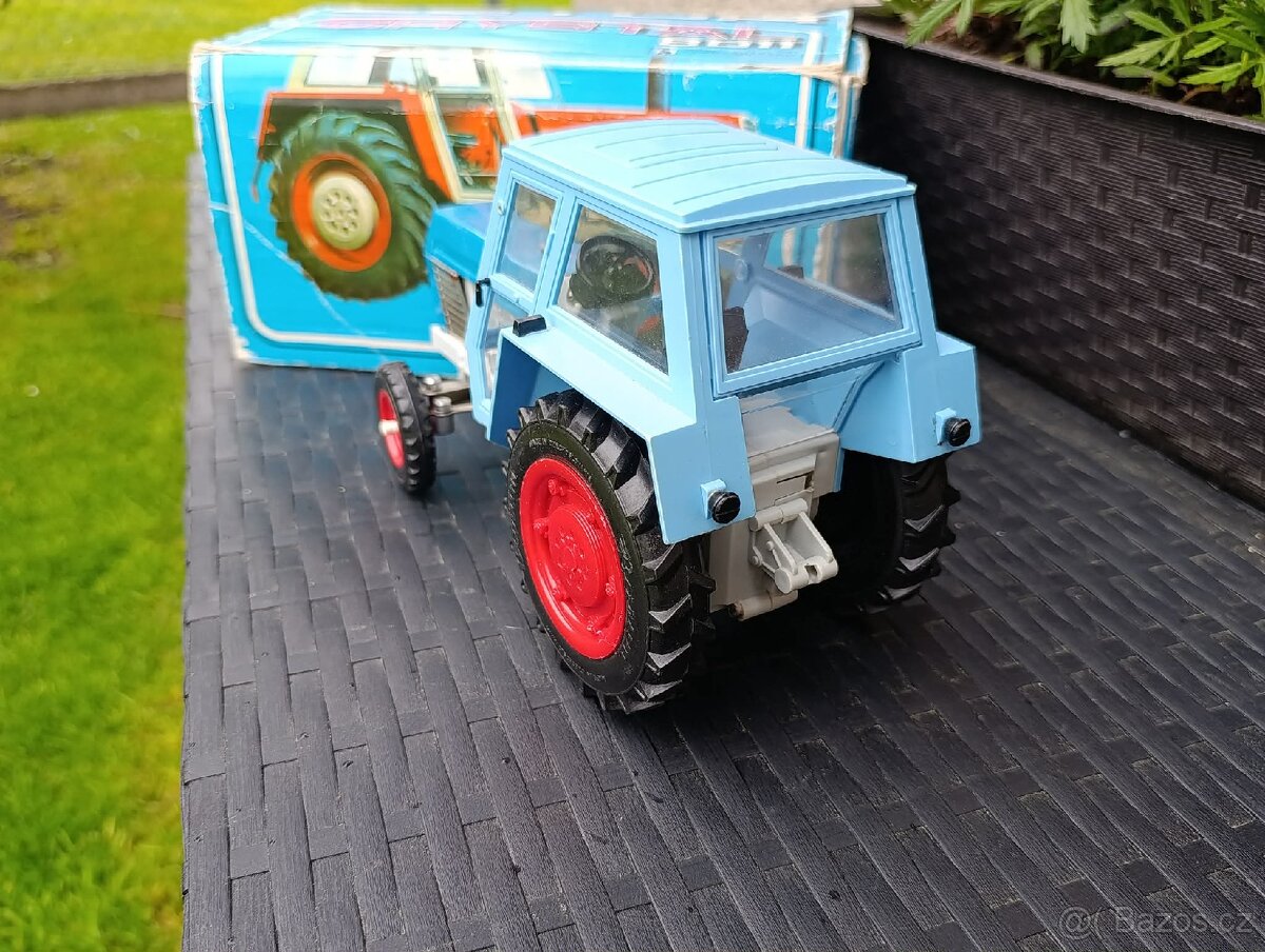 Traktor stará hračka včetně originálního obalu - 4