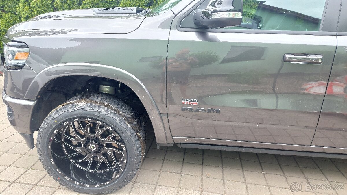 Offroad  alu kola 22x12 ET-44 rozteč 6x139,7