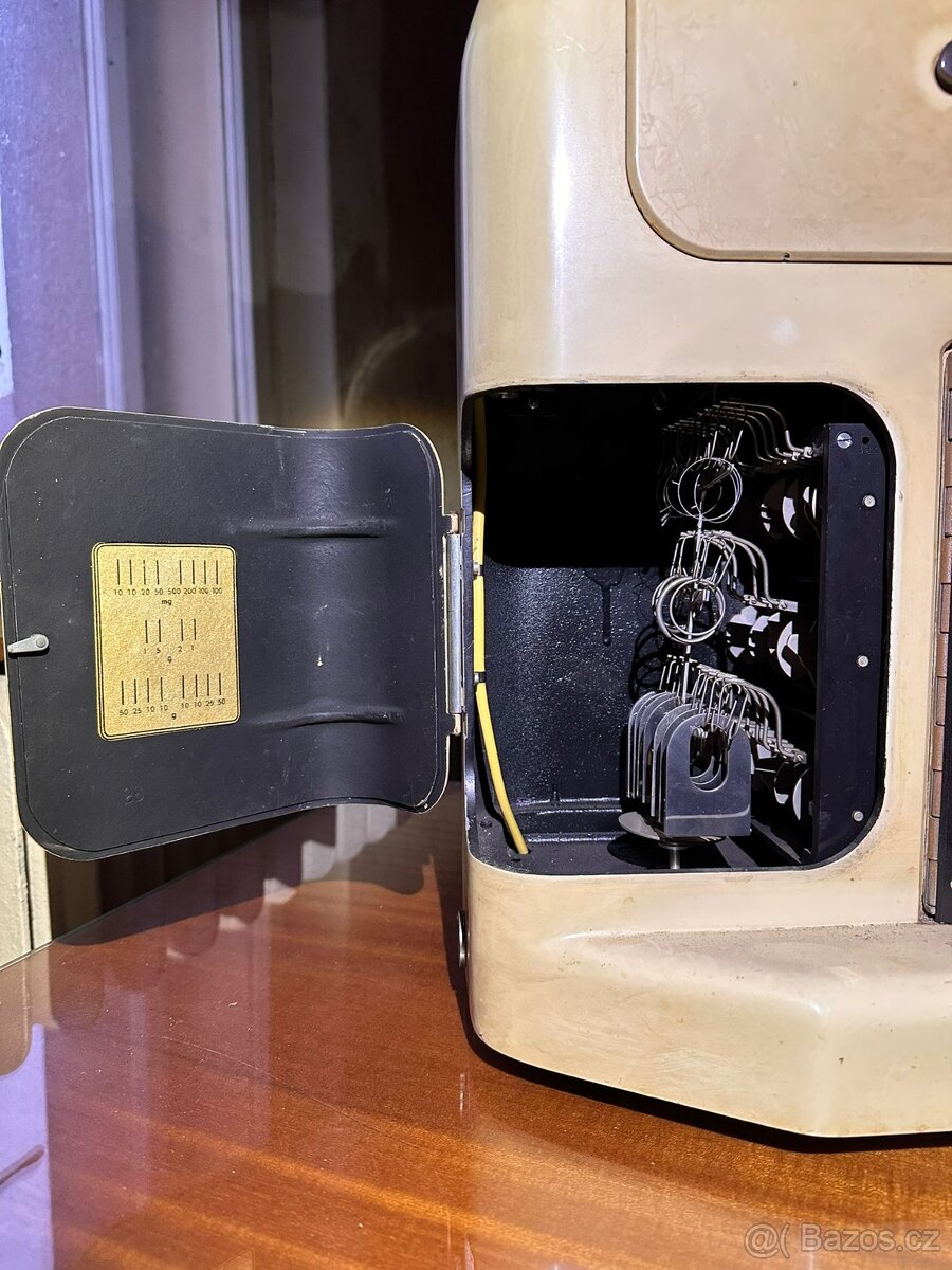 Laboratorní váha - 4