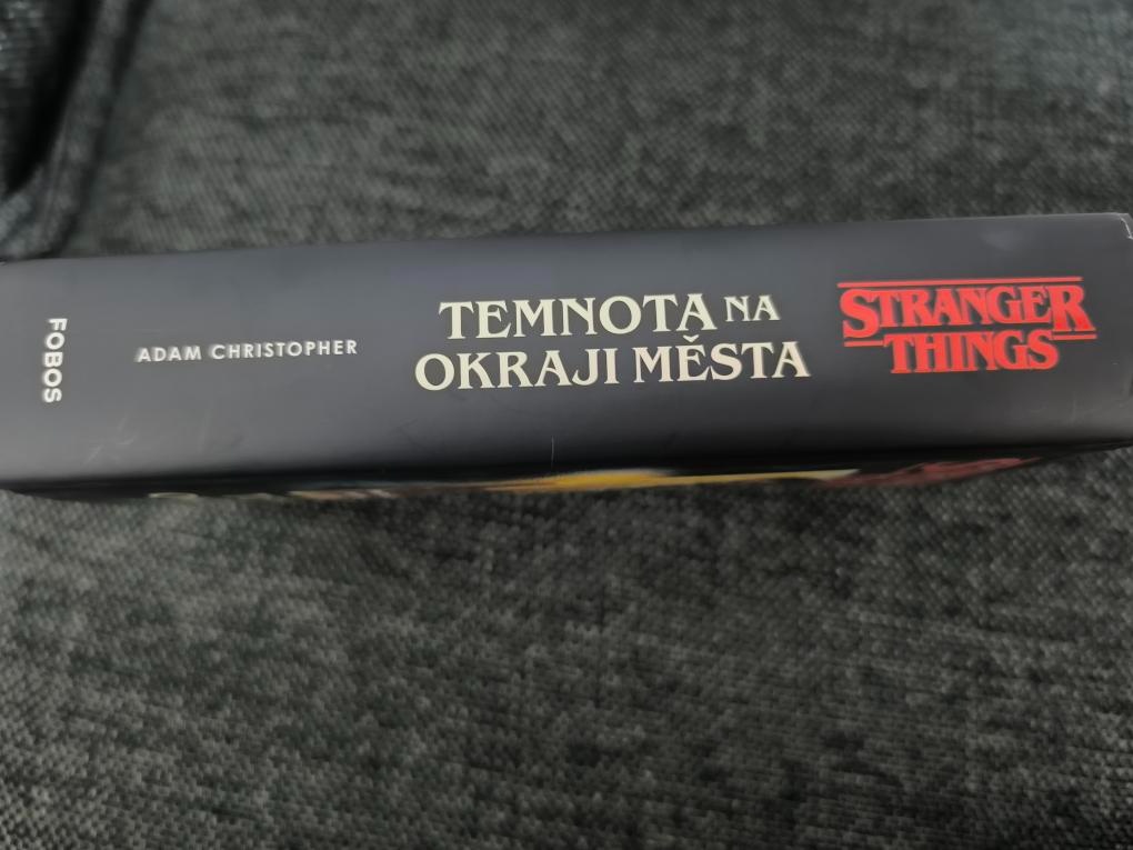 Stranger things Temnota na okraji města - Adam Christopher - 4