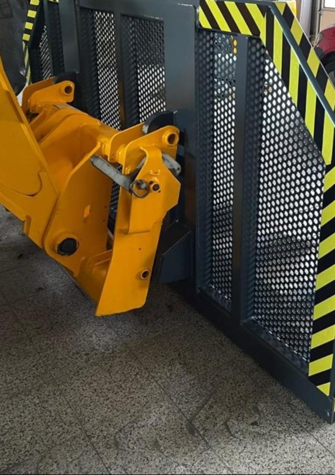 Rozhrnovací vidle pro JCB (rozhrnovač) siláž-senáž - 4