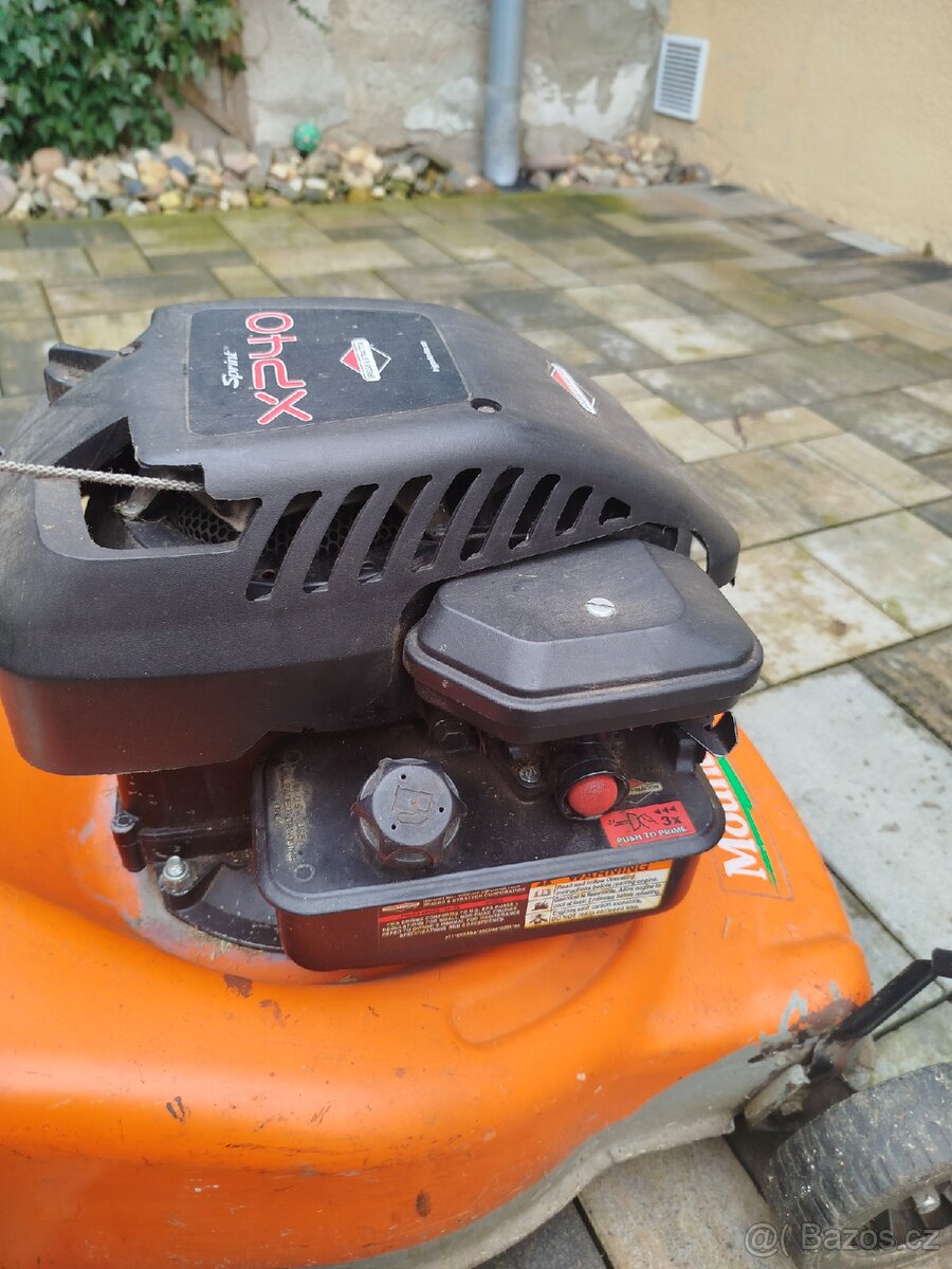 Rotační benzinová sekačka - 4