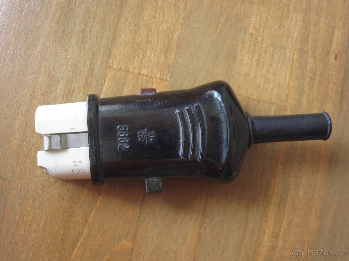 Retro zástrčky bakelit 220V - 4