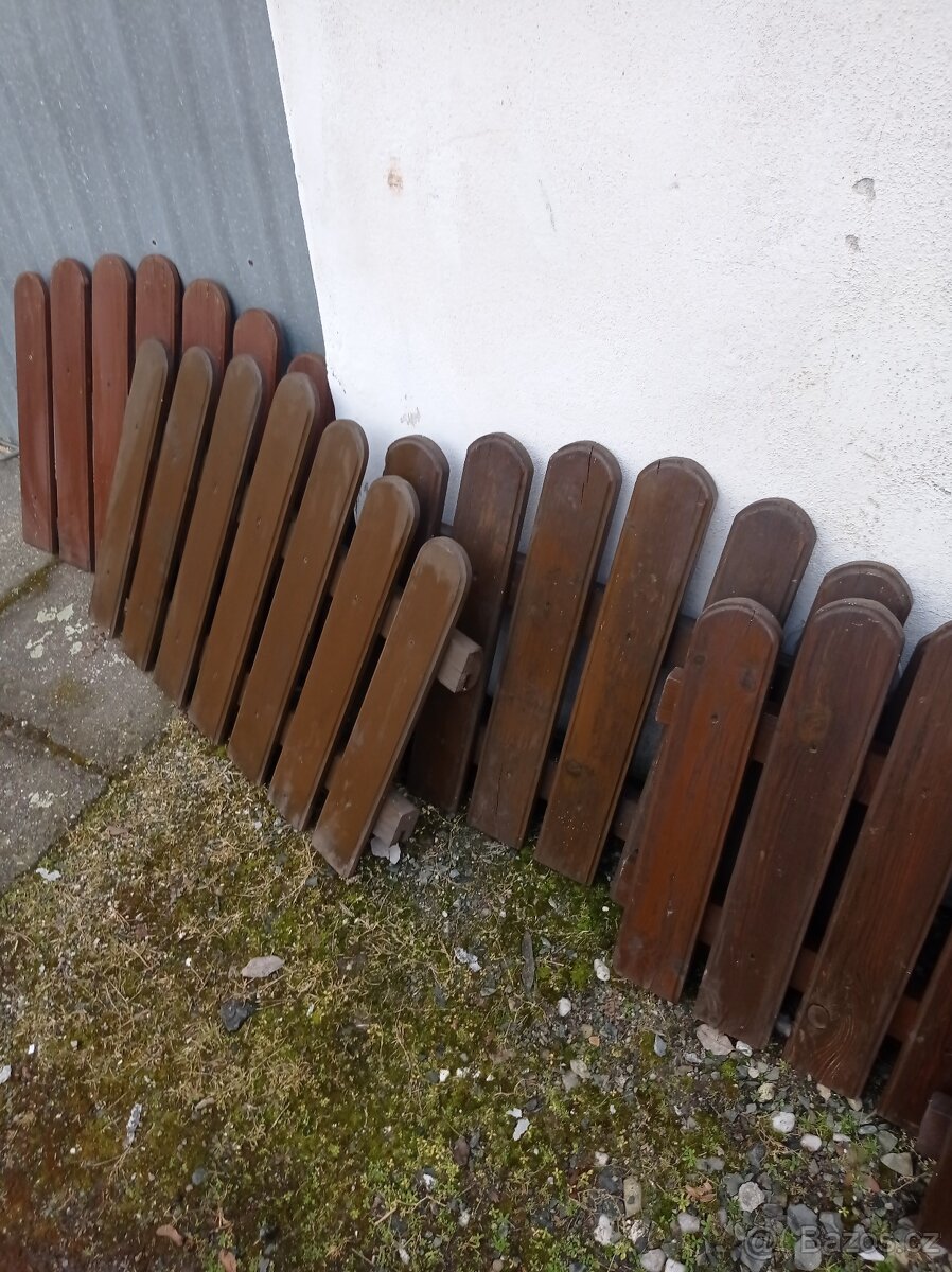 Prodám okrasný dřevěný plůtek - 4