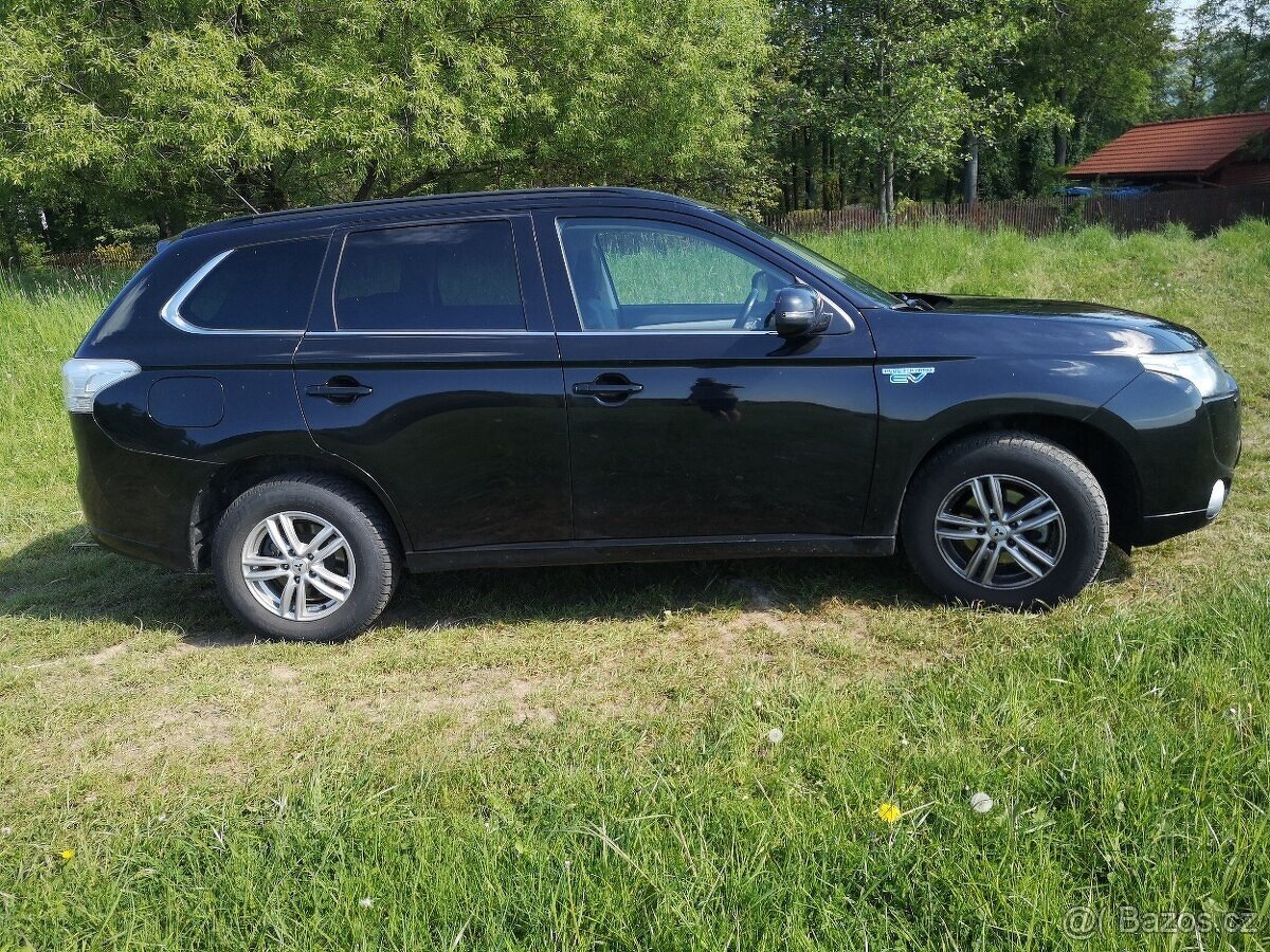 MITSUBISHI OUTLANDER PHEV HYBRID PLNÝ SERVIS - 4