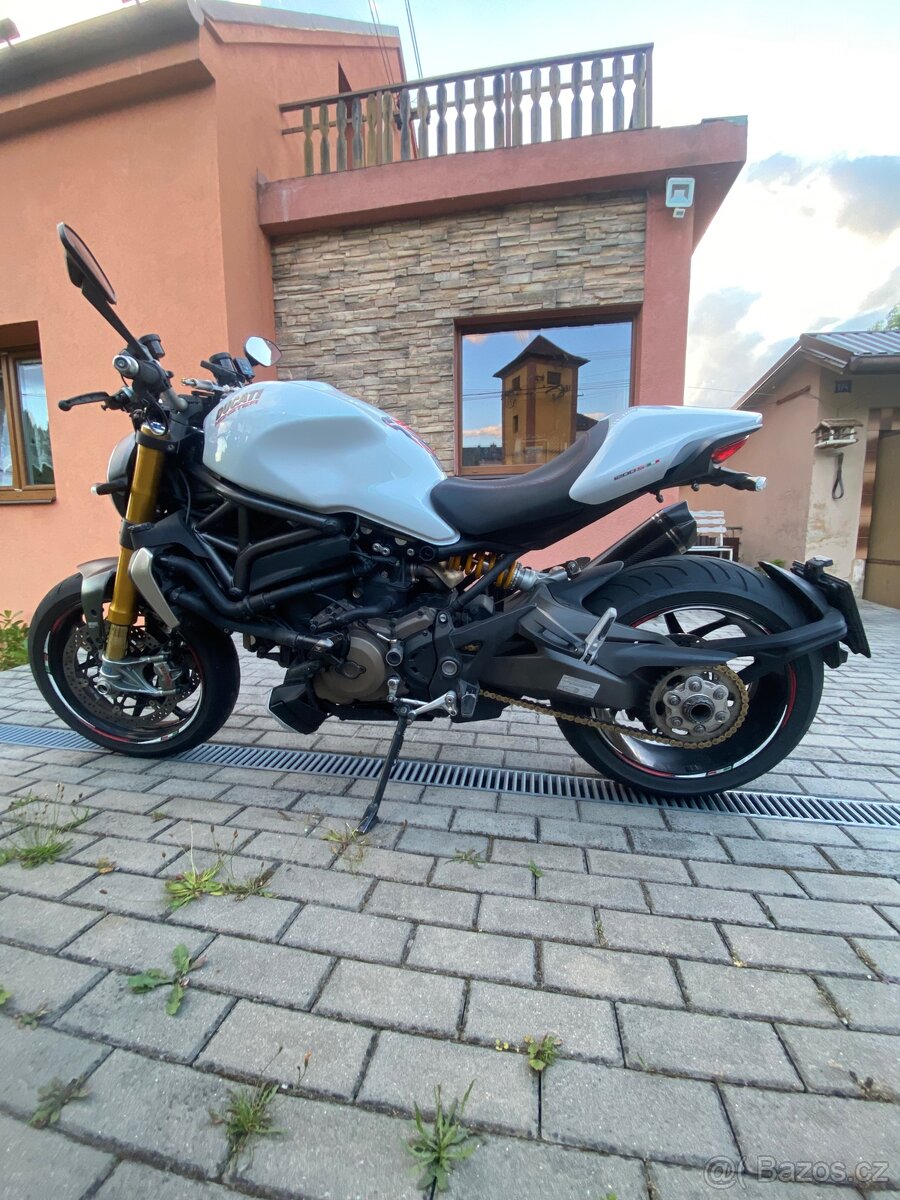 Ducati Monster 1200S - 4