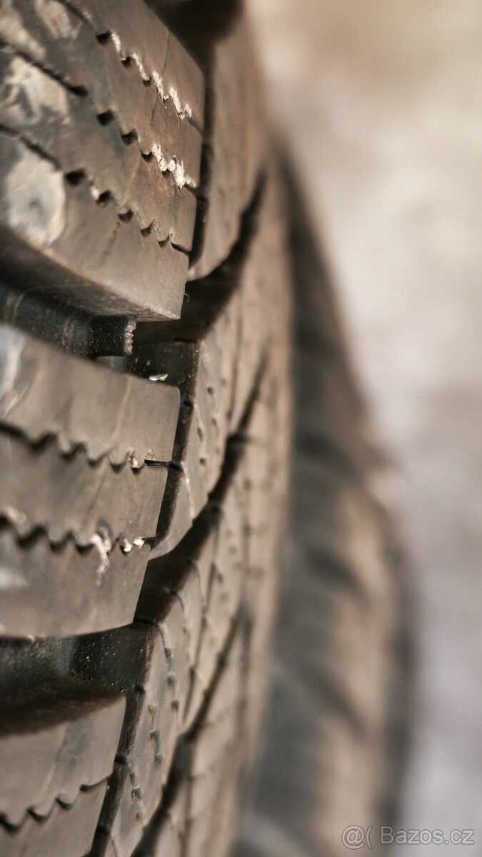 Sada 4x zimní 185/60 r14 - 4