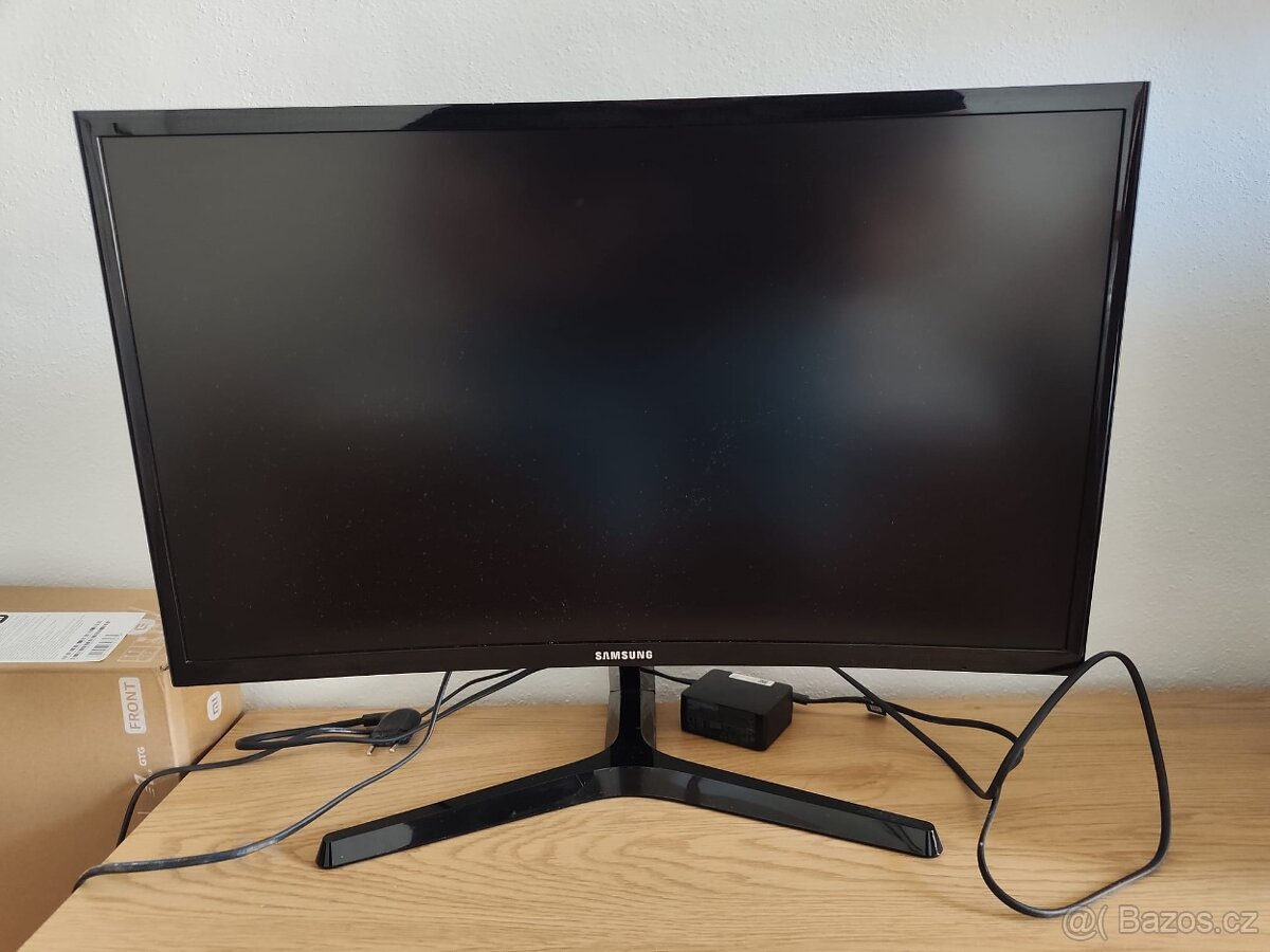 Monitor Samsung C24F396 zakřivený - 4