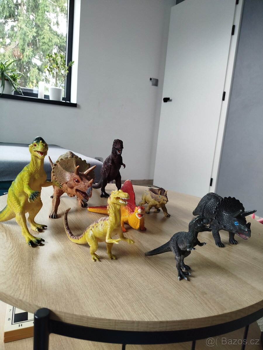 Figurky Dinosaurů (celkem 8ks) krásný stav - 4