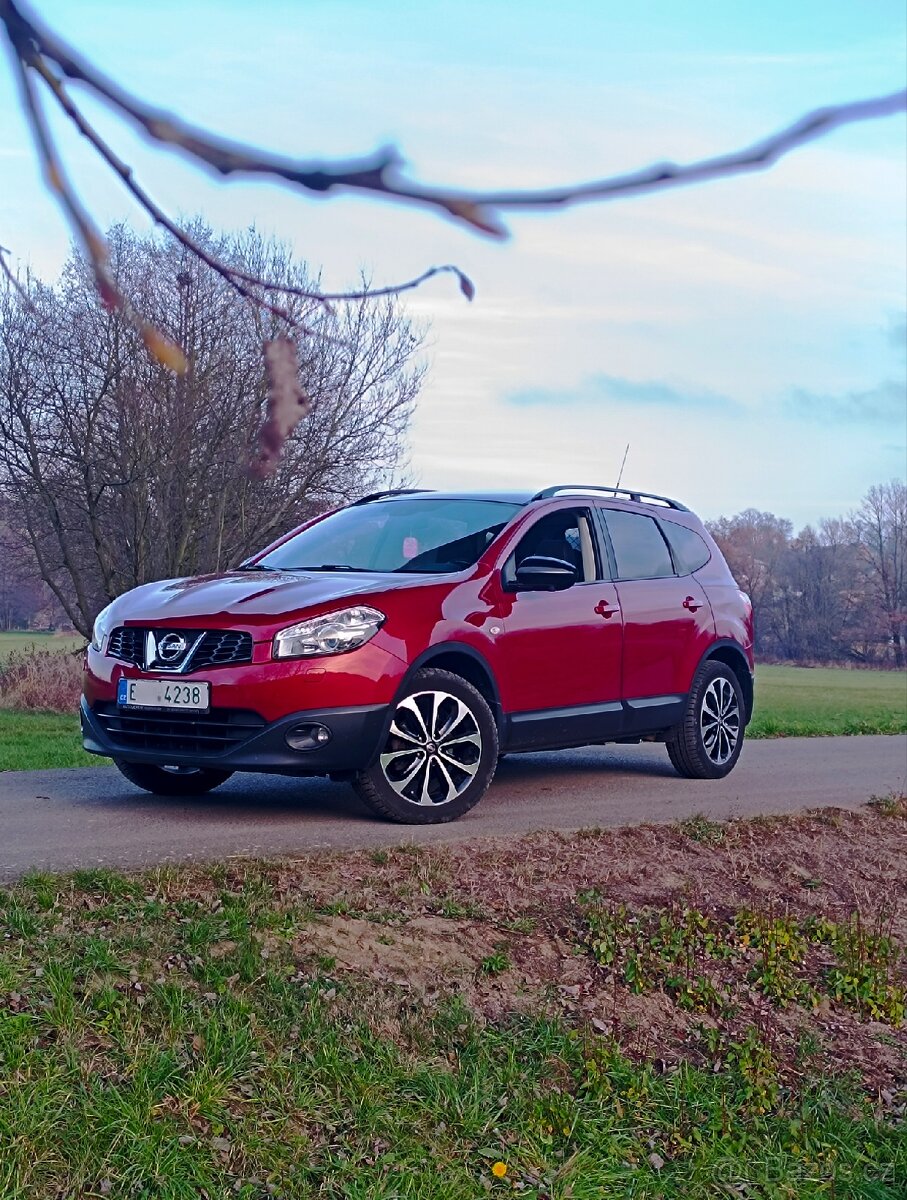 Nissan Qashqai Tekna 1.6i 86kw, 12/2013, 7 míst - 4