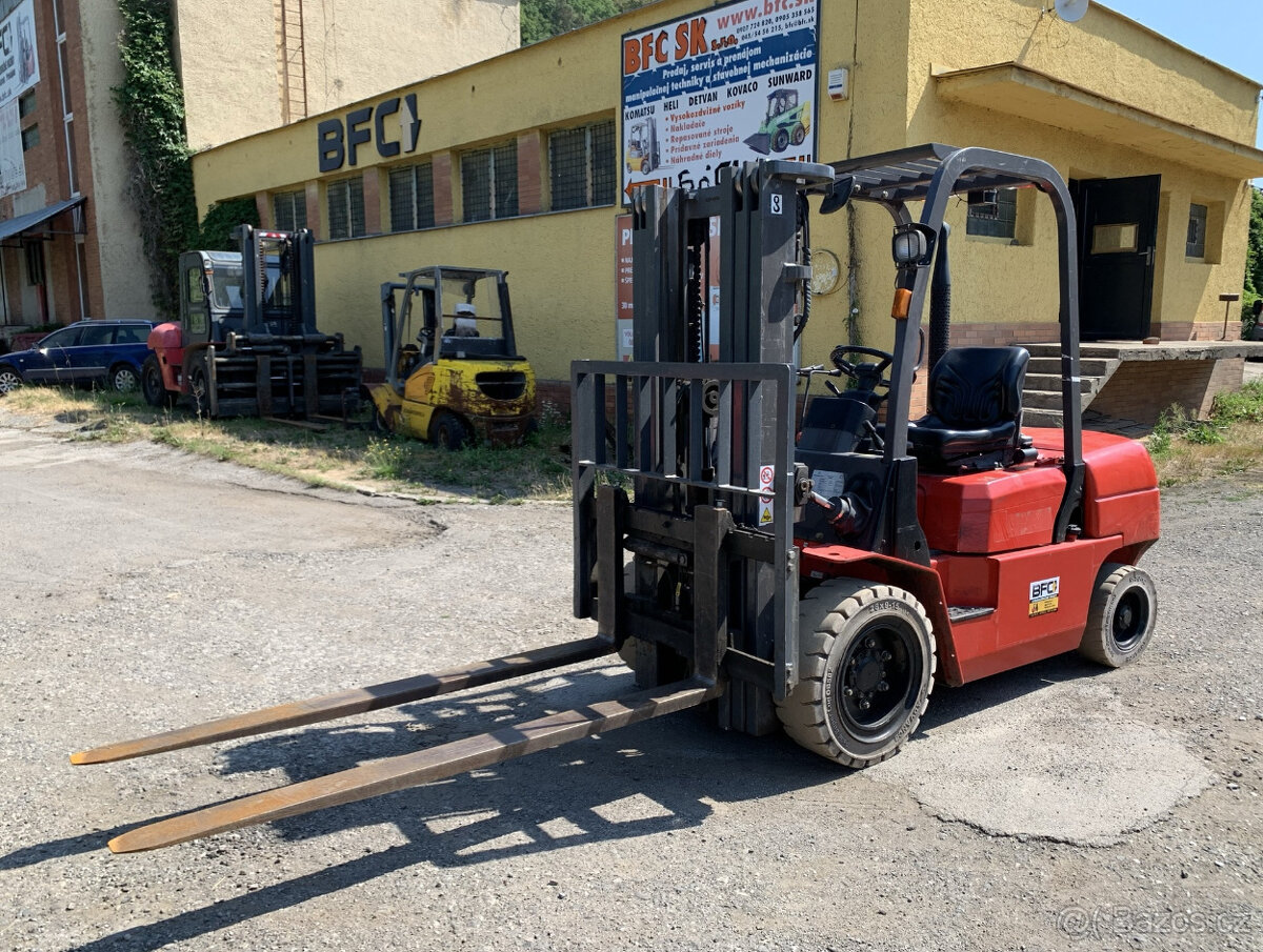 HC Forklift CPCD30, ISUZU diesel, triplex, r. 2011, 4038 mth - 4
