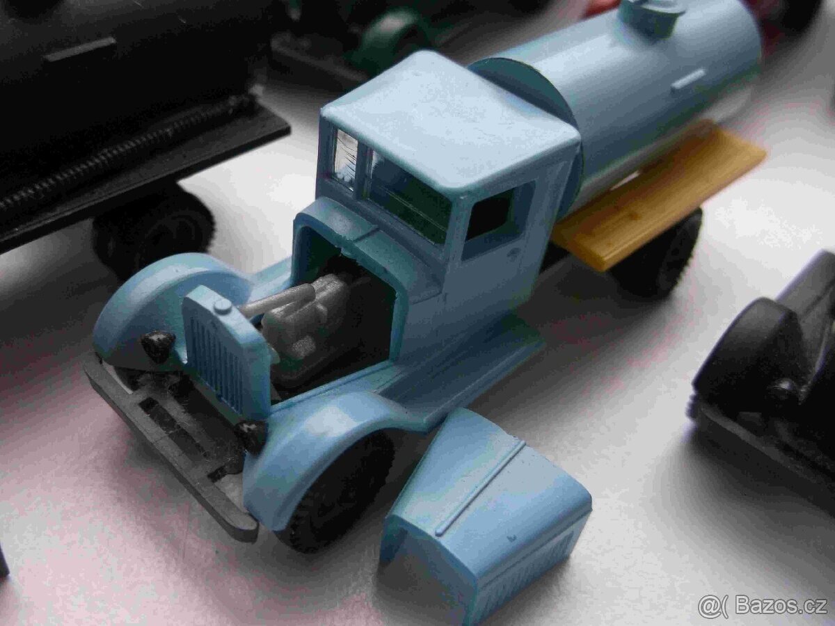 Predam historicke ruske plastikove modely ZIL AAA v 1:87 - 4