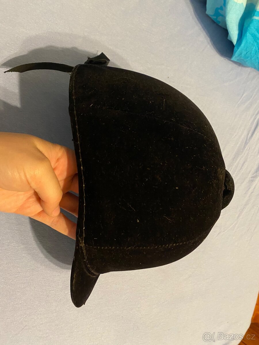 Semišová helma na gumičku - 4