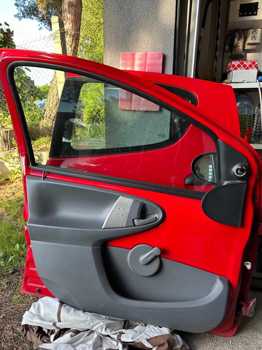 Peugeot 107 dveře - 4