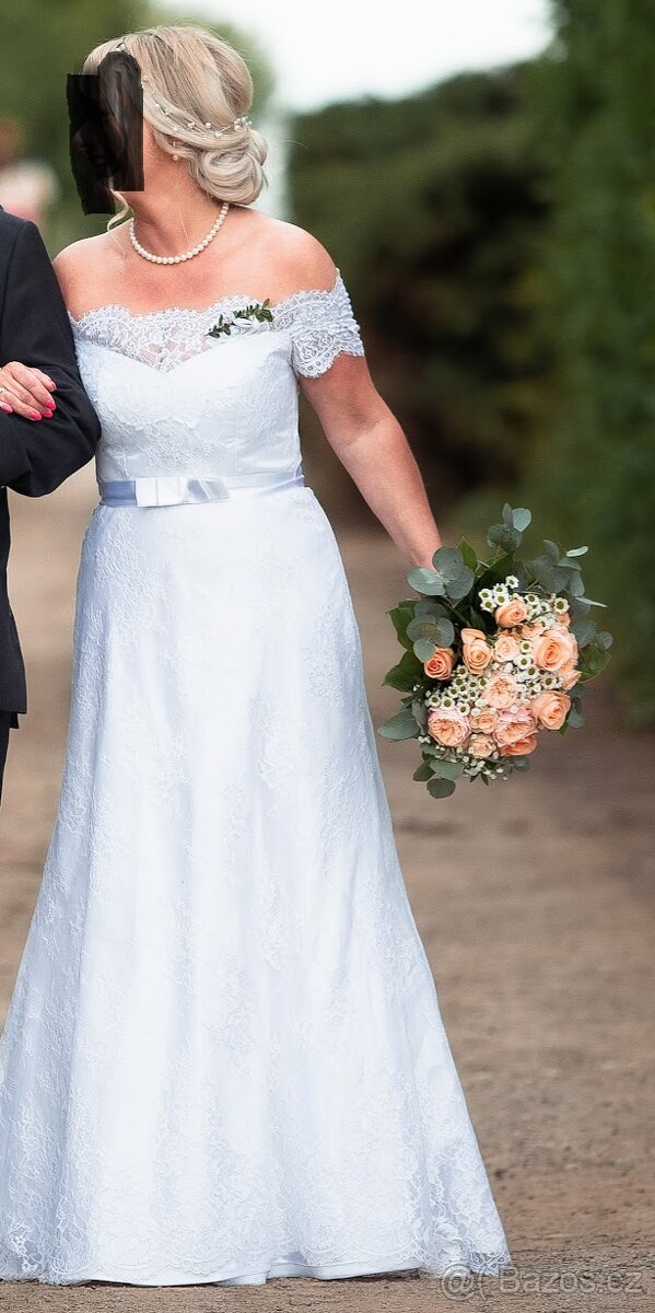 Krajkové svatební šaty - 4