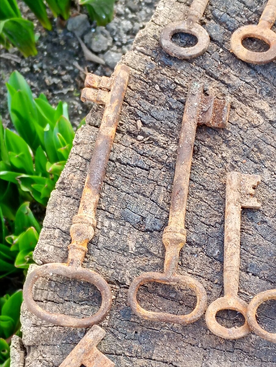 Různé Staré Klíče - 4