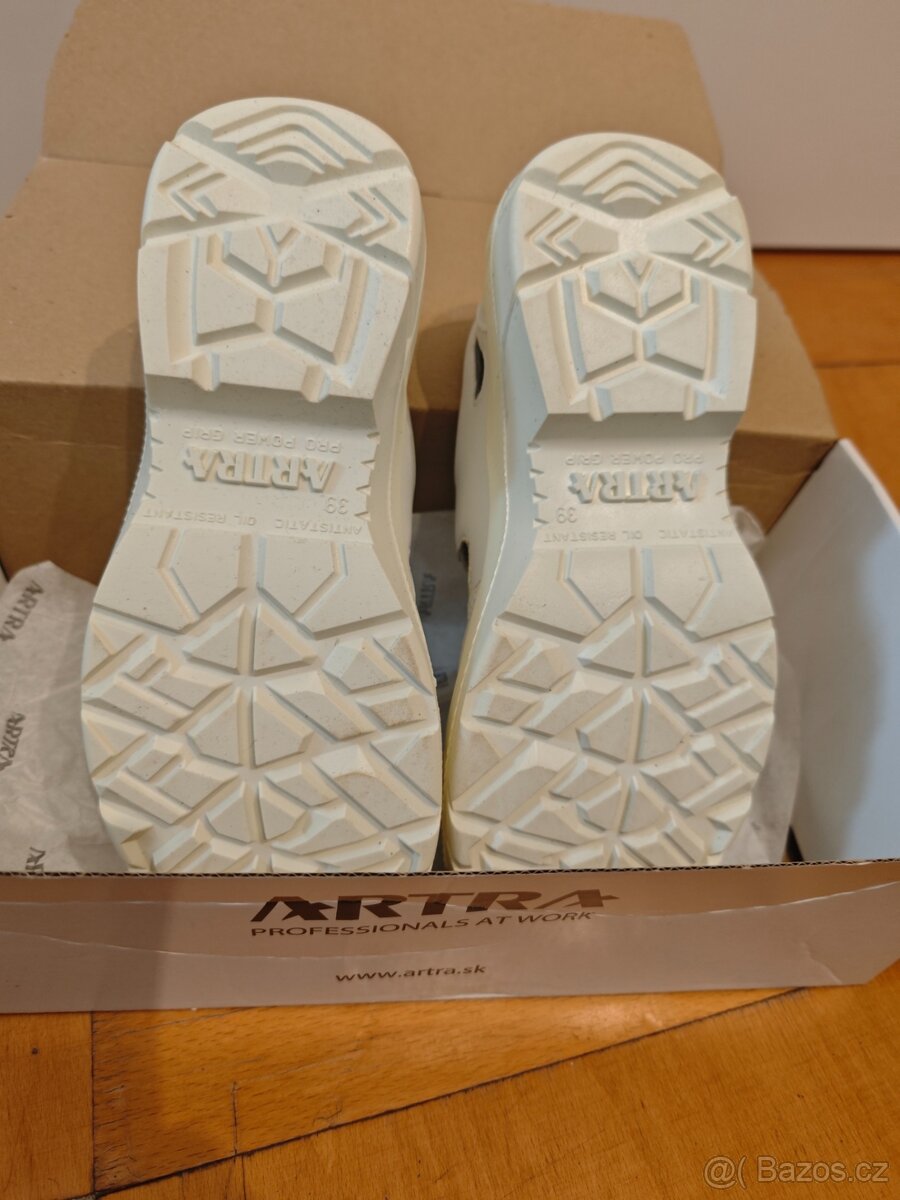 Pracovní bezpečnostní obuv - 4