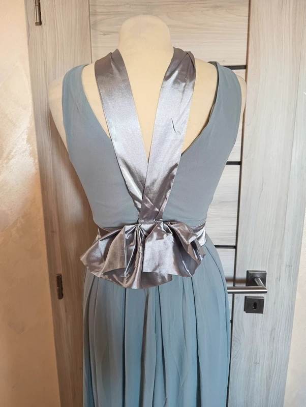 Dlouhé plesové šaty - 4