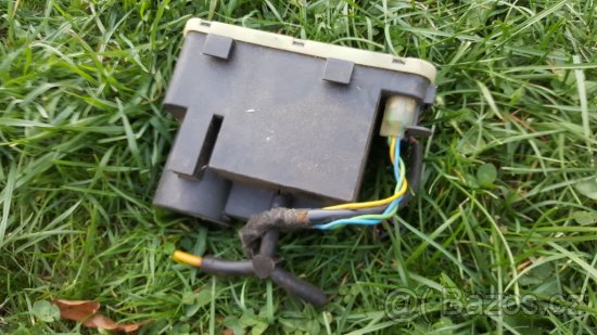 Dřevěný dekor a kompresor Mercedes Benz 190 - 4