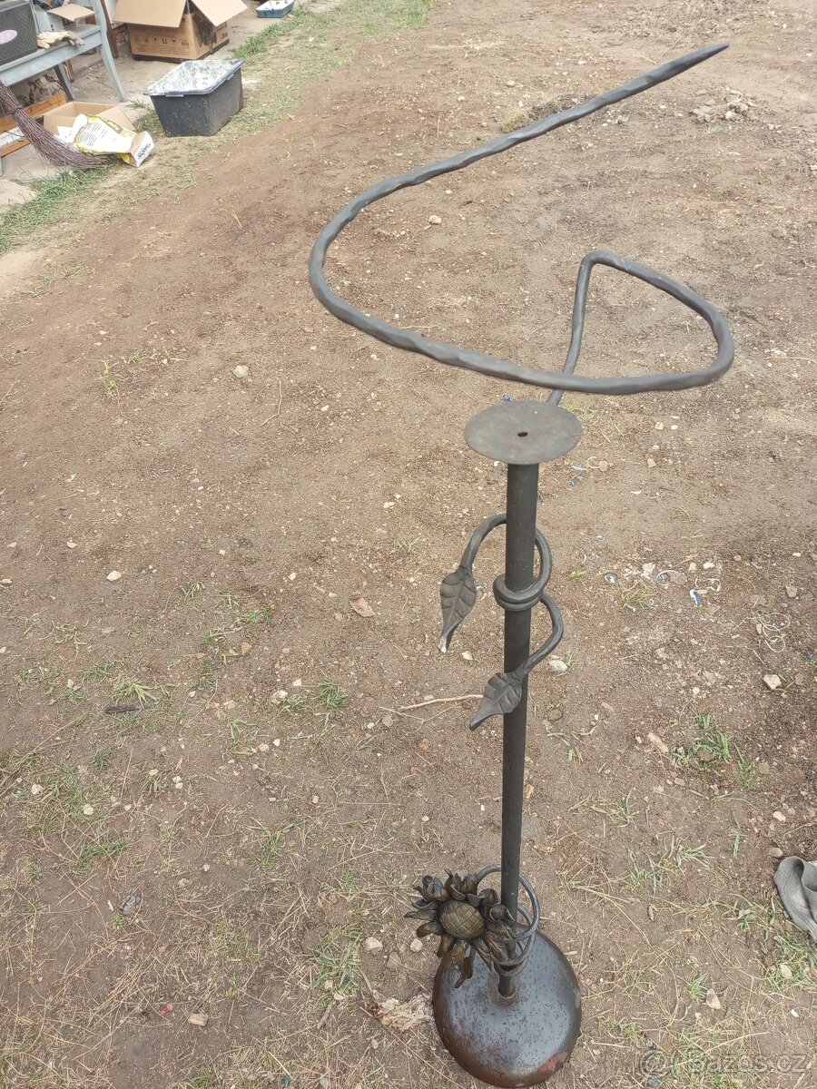 Ručně kovaný stojan - 4