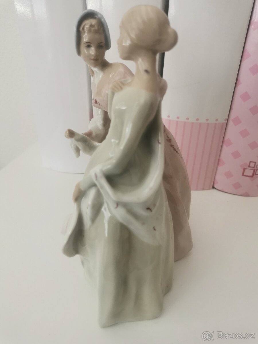 Dve dámy s klobúkmi Royal Dux - 4