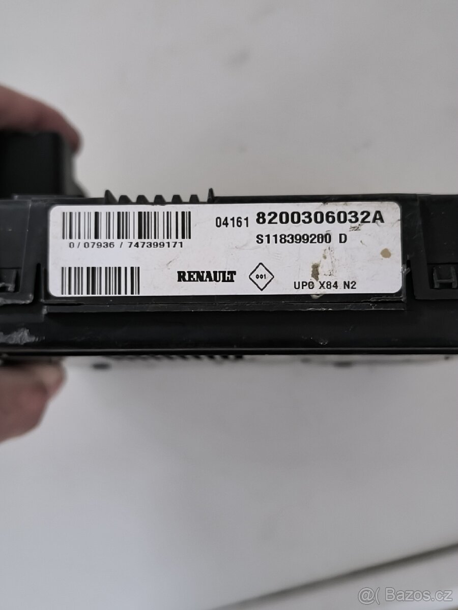 Renault pojistková skříňka UPC - 4