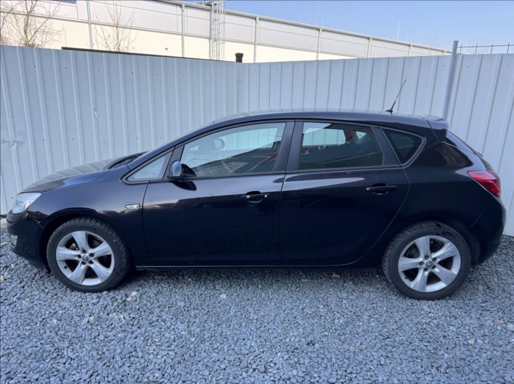 Prodávám Opel Astra 1,4 i 103kW Cosmo Sports - 4