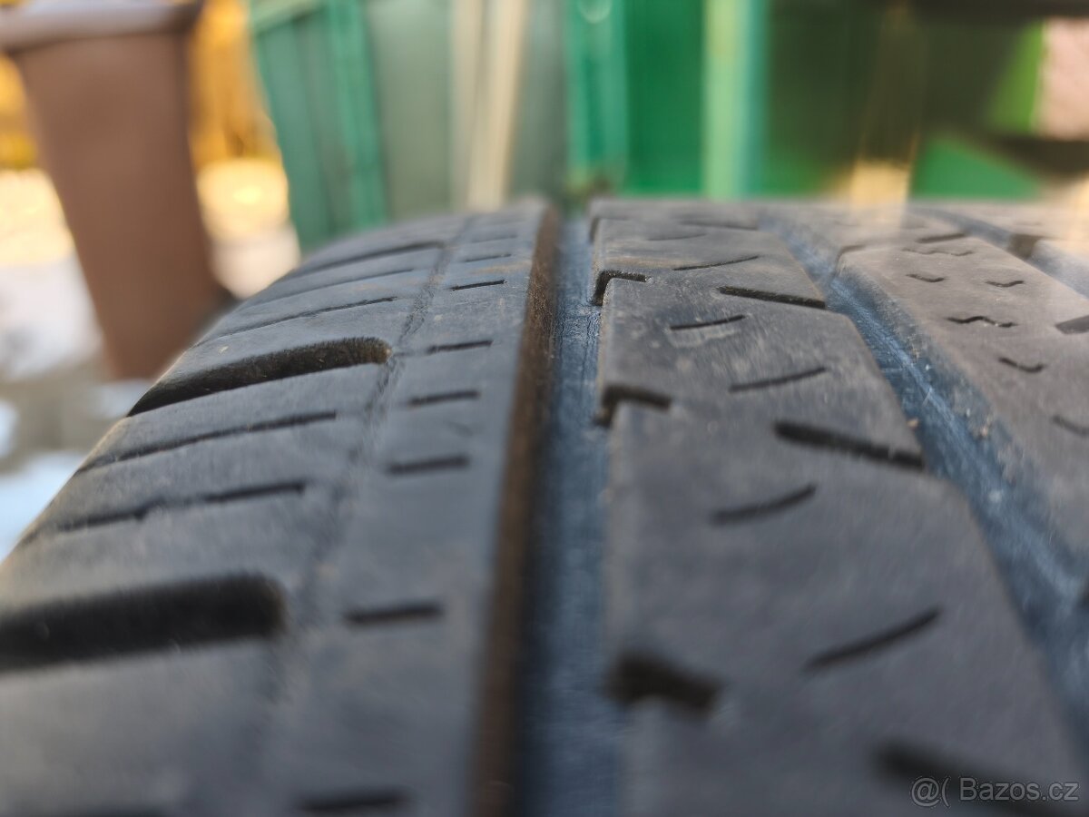 Prodám celoroční pneumiaity 215/65/16 - 4