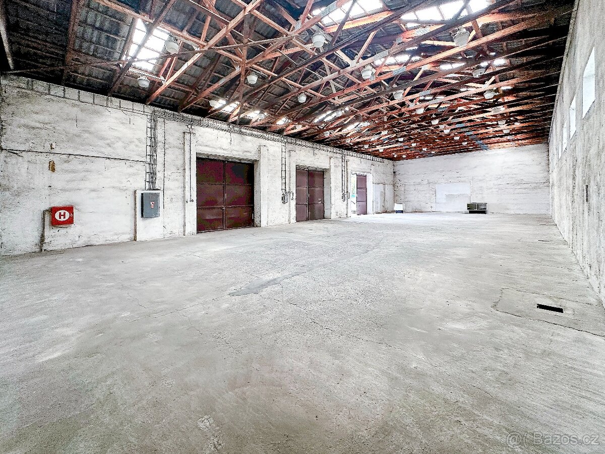 Pronájem prodejního skladu v centru města VM - 4