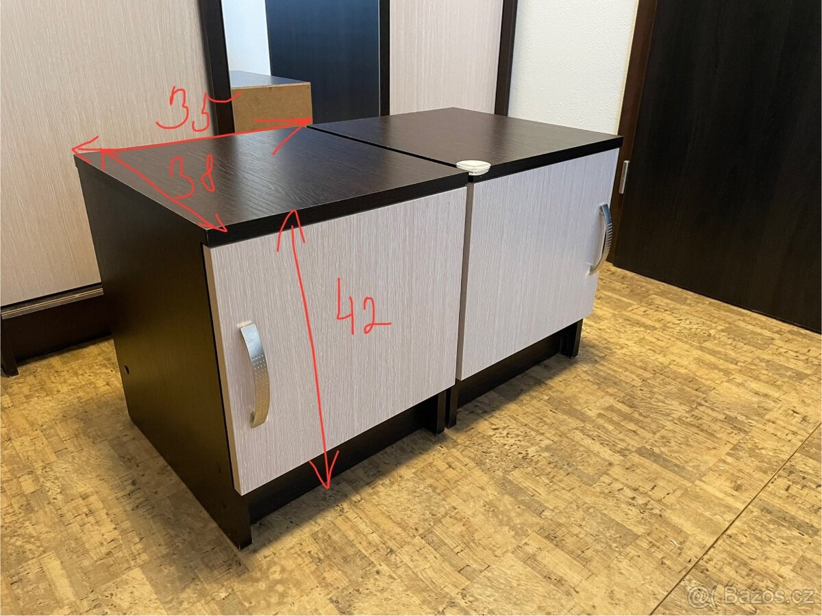 Šatní skříň s nočními stolky - 4