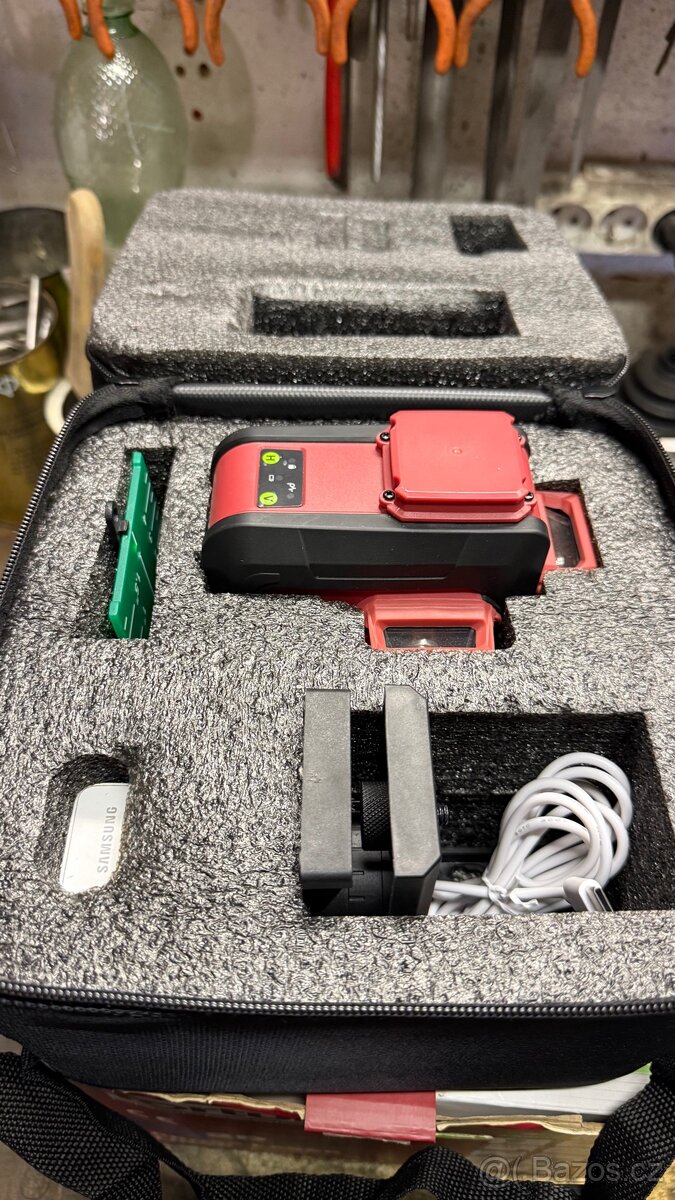 Křížový samonivelační laser Fortum 3D - 4