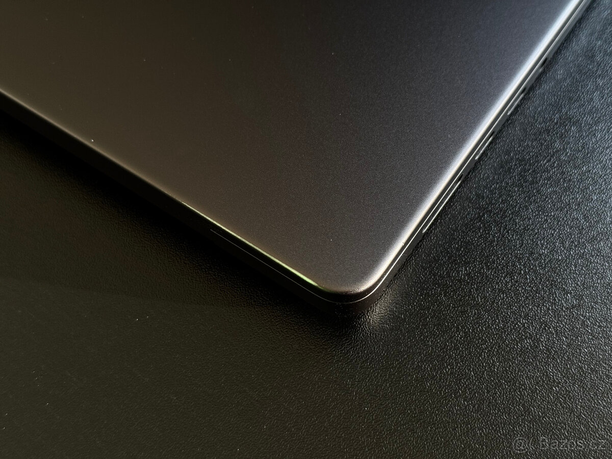 MacBook Pro 16" M4 PRO US 2024 Vesmírně černý - 4