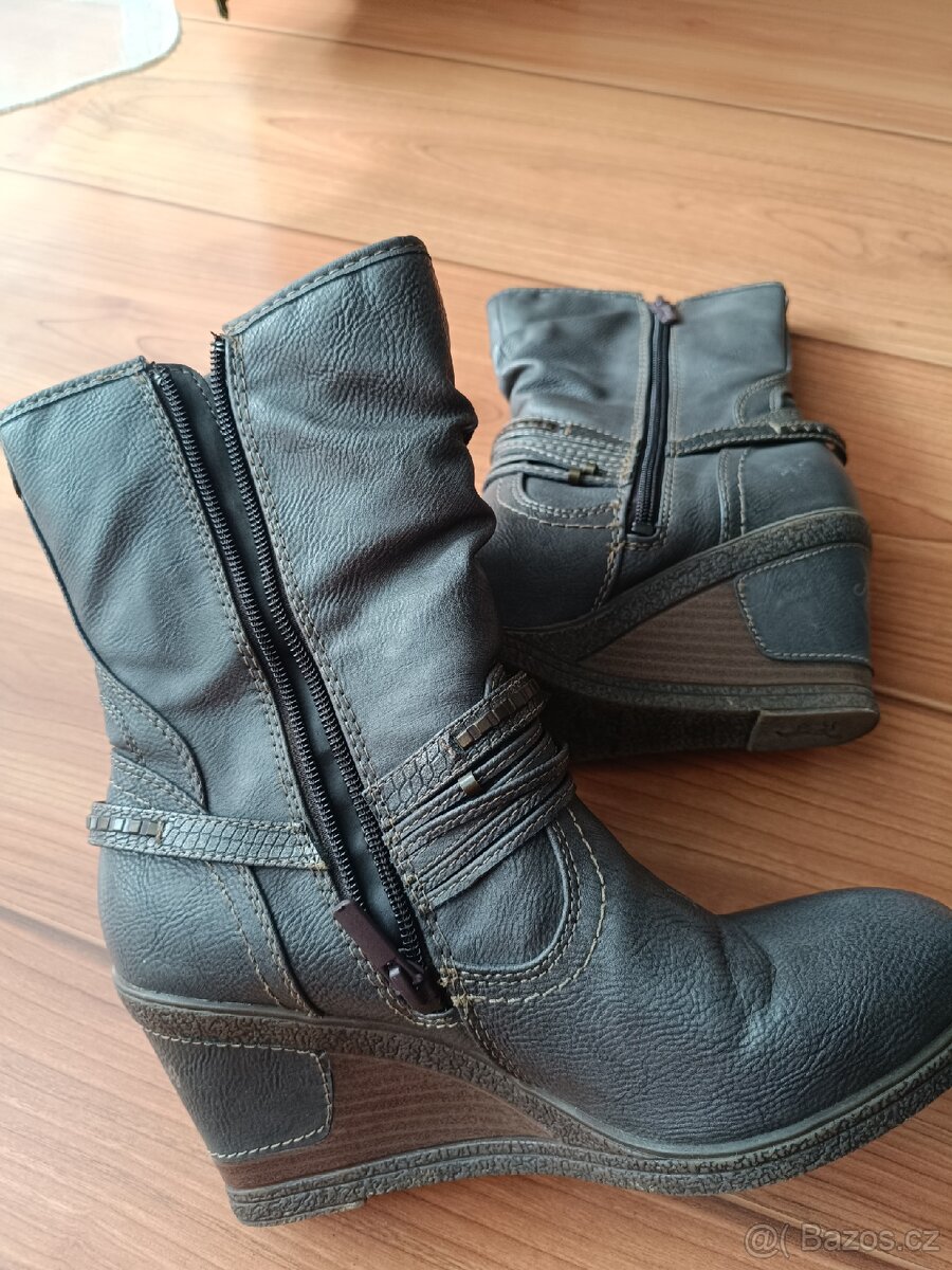 Kozačky na klínku Mustang 38 - 4