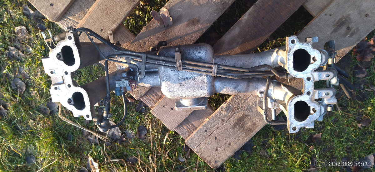 Sání a škrtící klapka suabaru EJ201 - 4