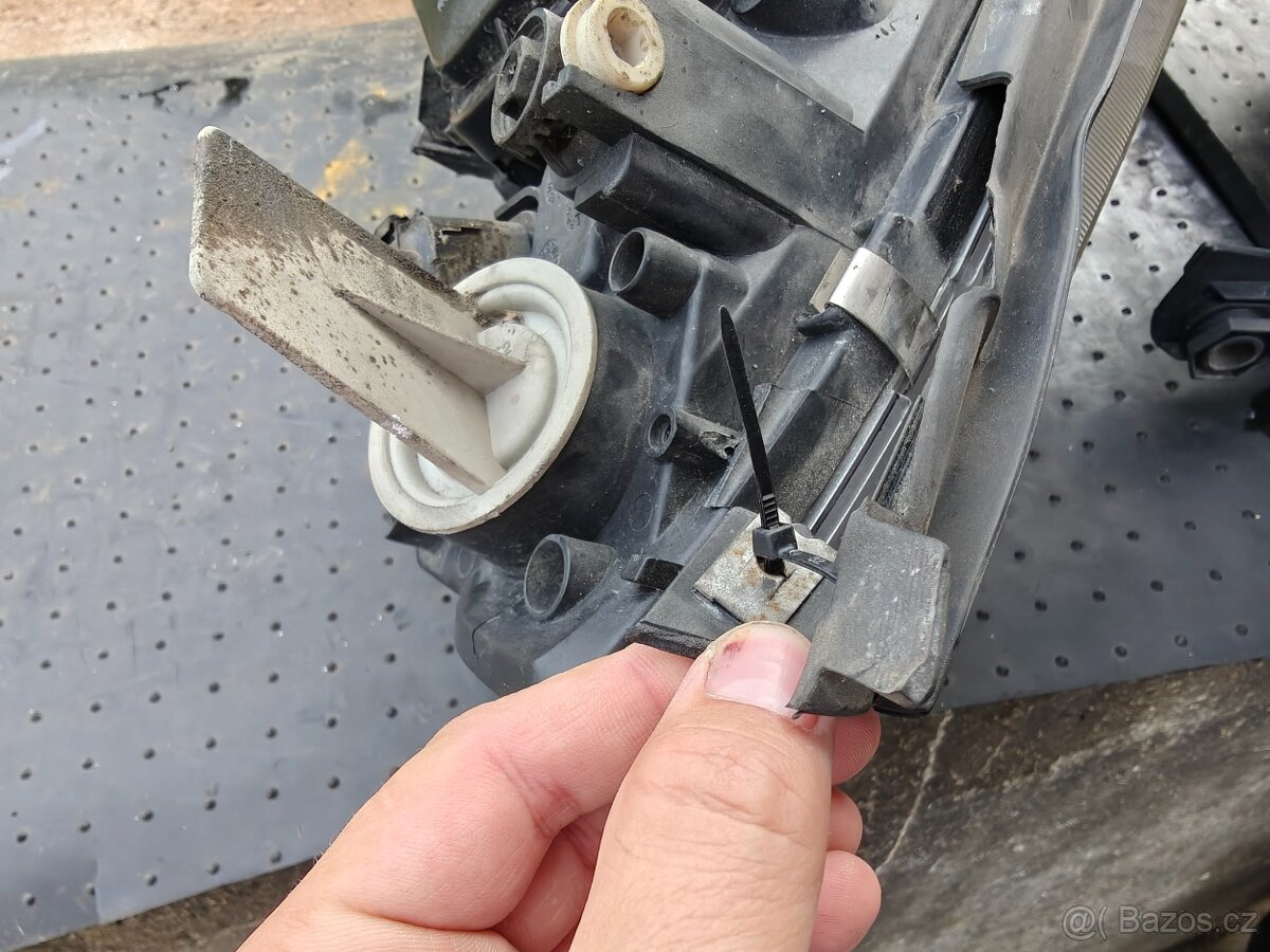 Škoda Fabia I - přední světla - 4