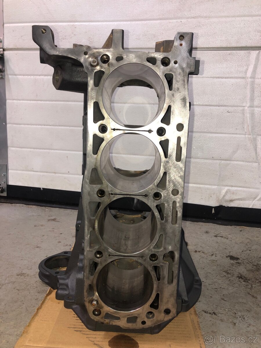 Blok motoru Mercedes m102 - 4