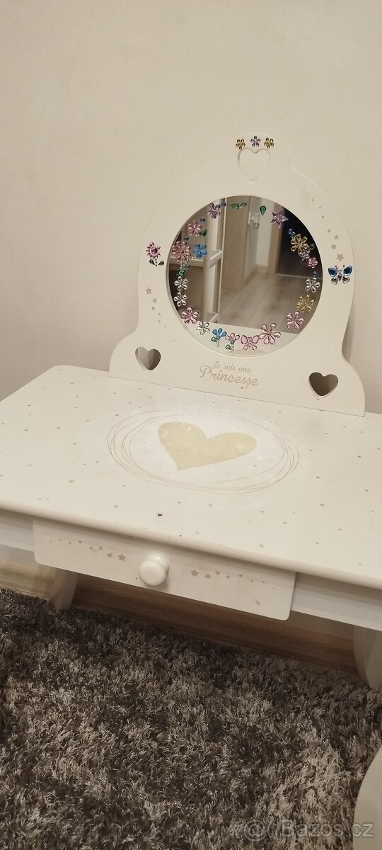Kosmetický stolek - 4