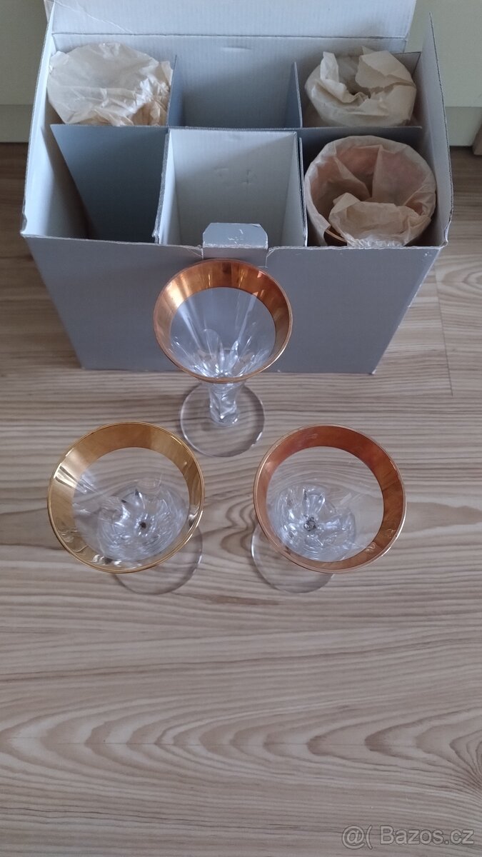 SKLENIČKY NA VÍNO SE ZLACENÍM, NOVÉ - 4