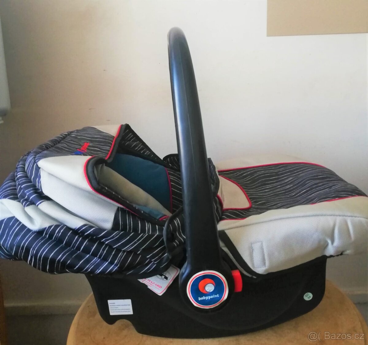 Prodám dětskou autosedačku modro černo červené barvy - 4