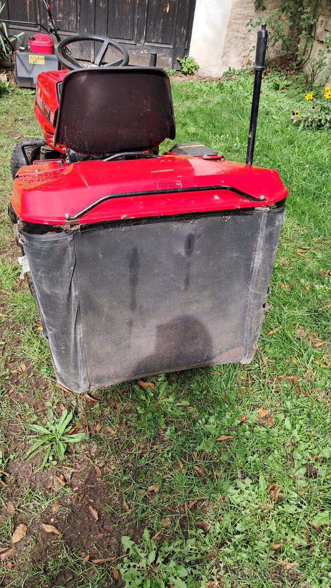 Zahradní traktůrek MTD - 4