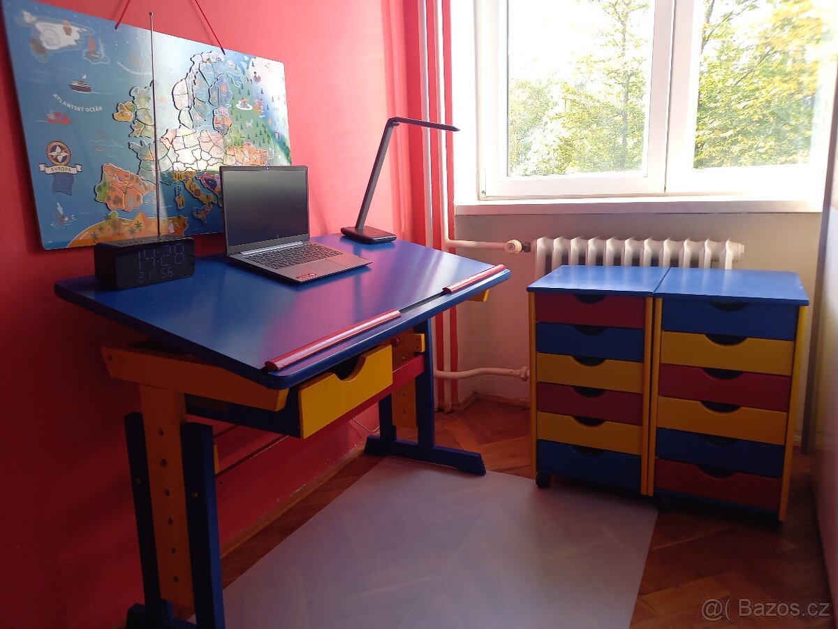 Masivni dětský psací stůl + 2 x úložné skříňky - 4