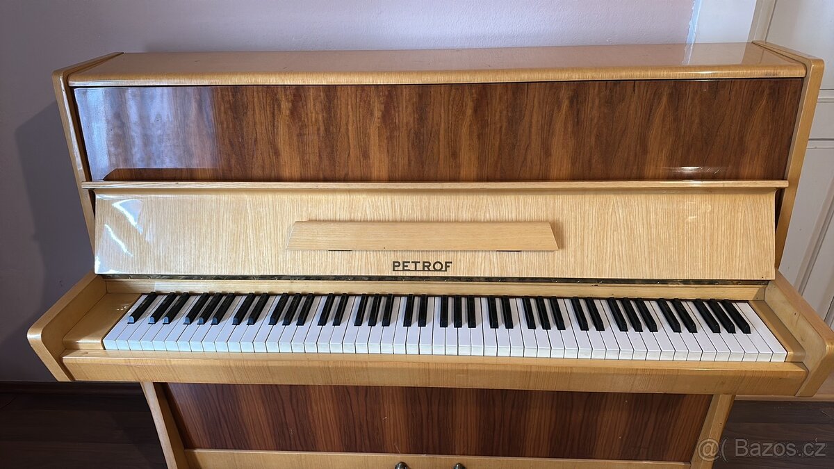 Piano PETROF - 4