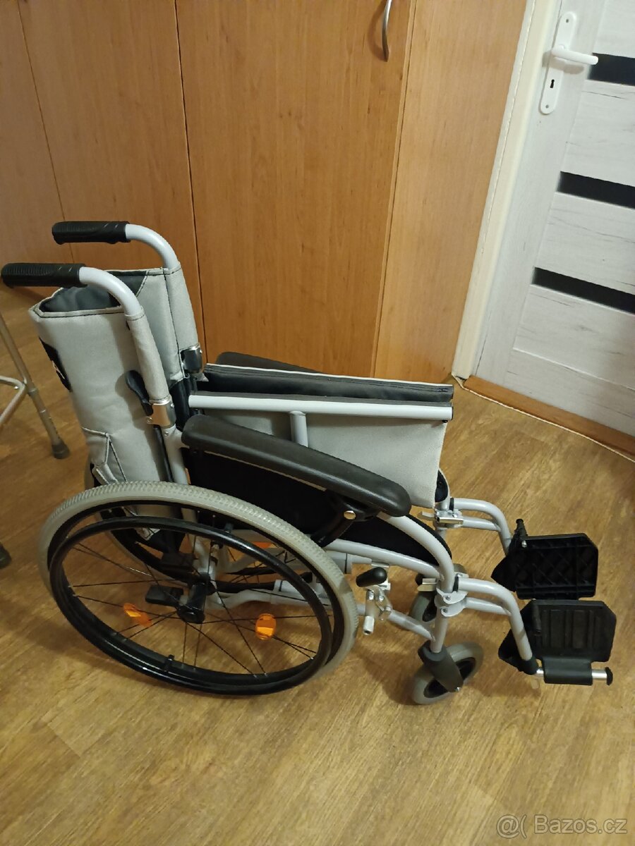 Invalidní mechanický vozík - 4